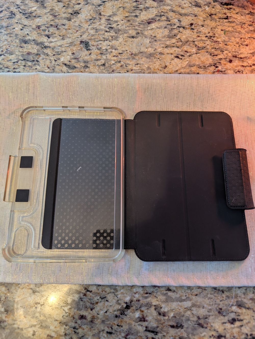 UAG iPad mini 6 Folio Case with Kickstand - Black - Picture 3 of 3